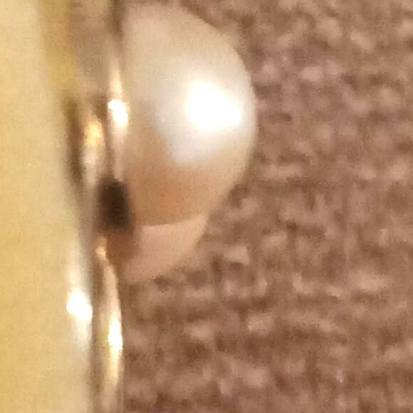 Vintage Goldtone Faux Pearl Trifari Clip On Earrings. 1969-1973 - Picture 3 of 4